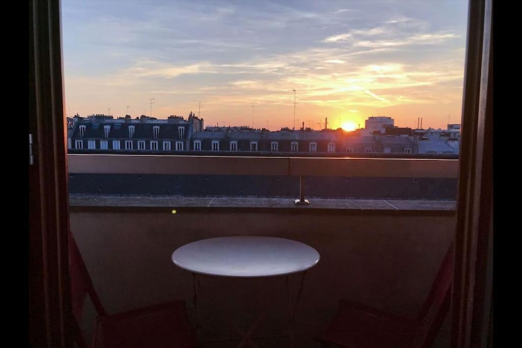 Le Charme De Montmartre A Ciel Ouvert Paris Luaran gambar