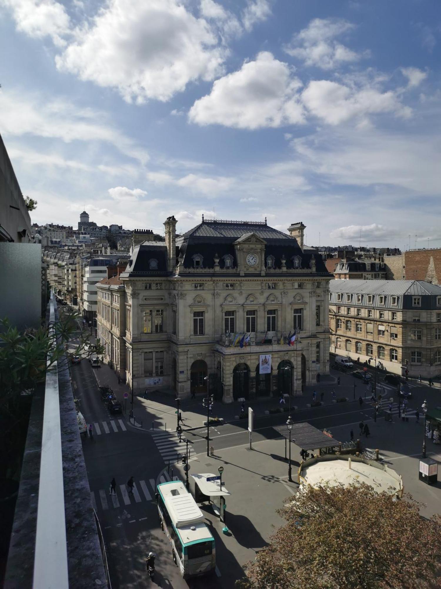 Le Charme De Montmartre A Ciel Ouvert Paris Luaran gambar